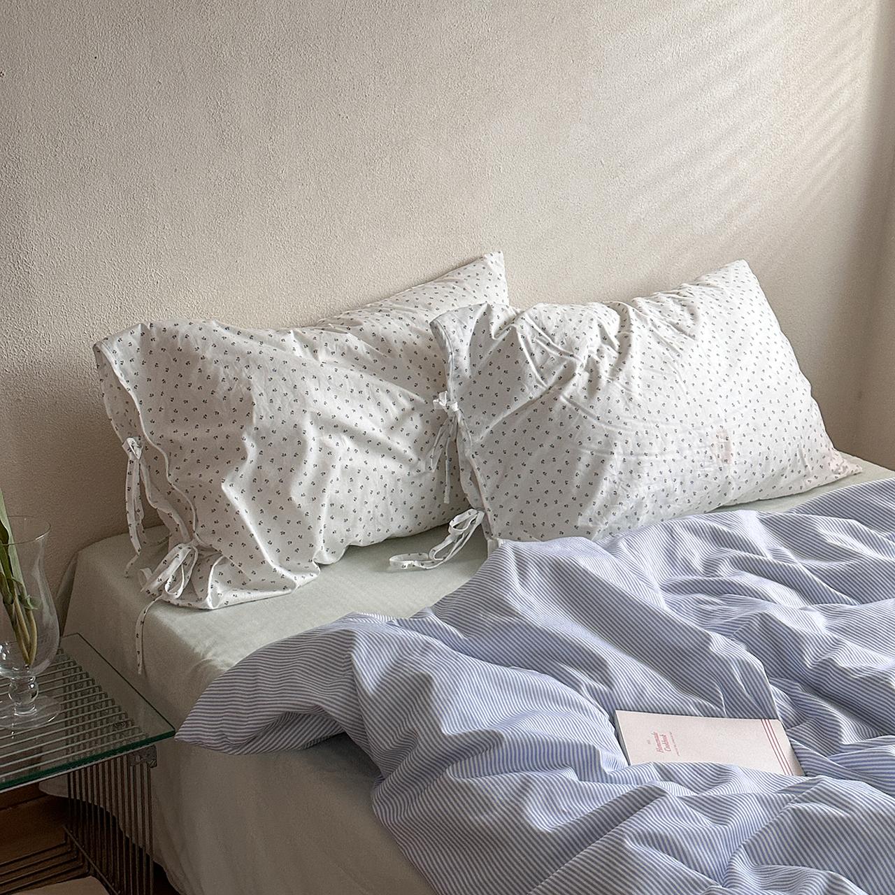 Cotton Bedding Set with Delicate Tie Closures